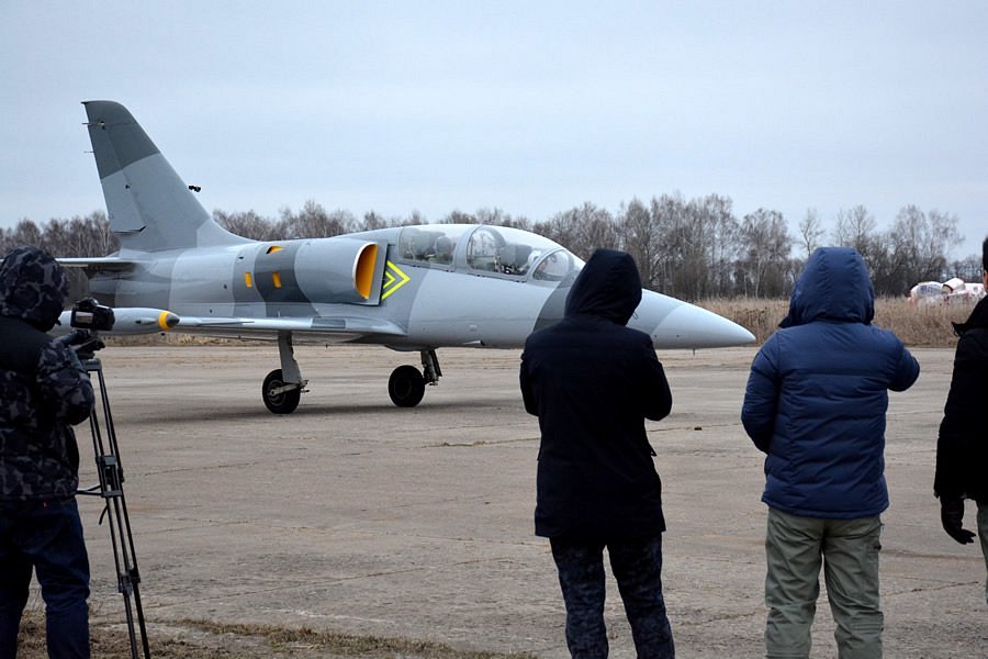 Jet flight. Полеты на реактивных самолетах л-29 и л-39. Полеты на реактивном самолете l 39. Высший пилотаж на л-39 /Aerias acrobatics on l-39 Jet Vegitel Aerospace Tours.. Катапультные ручки l39.