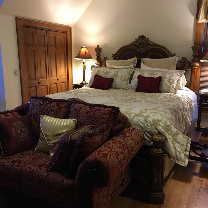 SHERMAN HOUSE BED AND BREAKFAST - B&B Reviews (Charles City, Iowa)