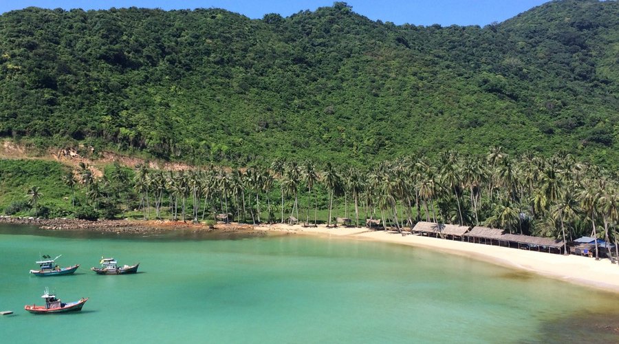 Nam Du island is wonderful with view, beach, people and seafood!