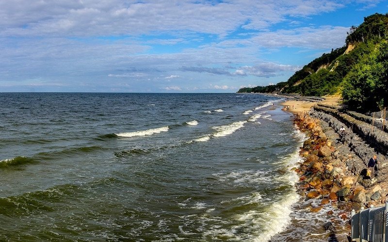 Калининградская область море. Балтийское море Калининград Янтарный. Янтарь в Балтийской море в Светлогорске. Солнечногорск Балтийское море. Янтарное побережье Калининград.