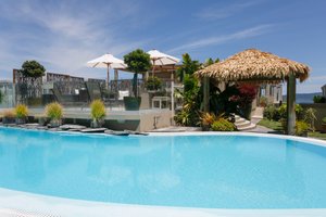 Pool & Beach