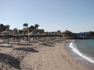 حمام السباحة والشاطئ