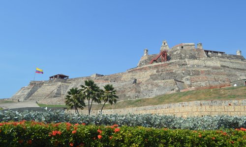 Así se ve el Castillo de San Felipe desde la Plazoleta de Blas de Lezo