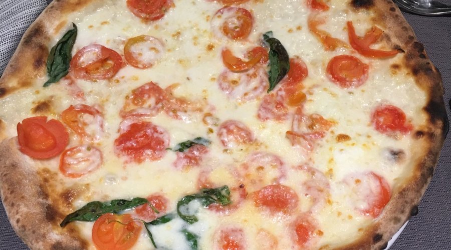 pizza bassa con bufala