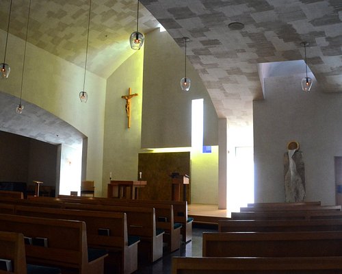 https://dynamic-media-cdn.tripadvisor.com/media/photo-o/11/e1/b4/58/inside-st-ignatius-church.jpg?w=500&h=400&s=1