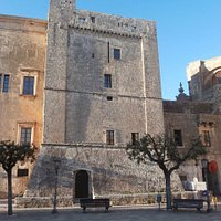 Il torrione da Piazza Pisanelli