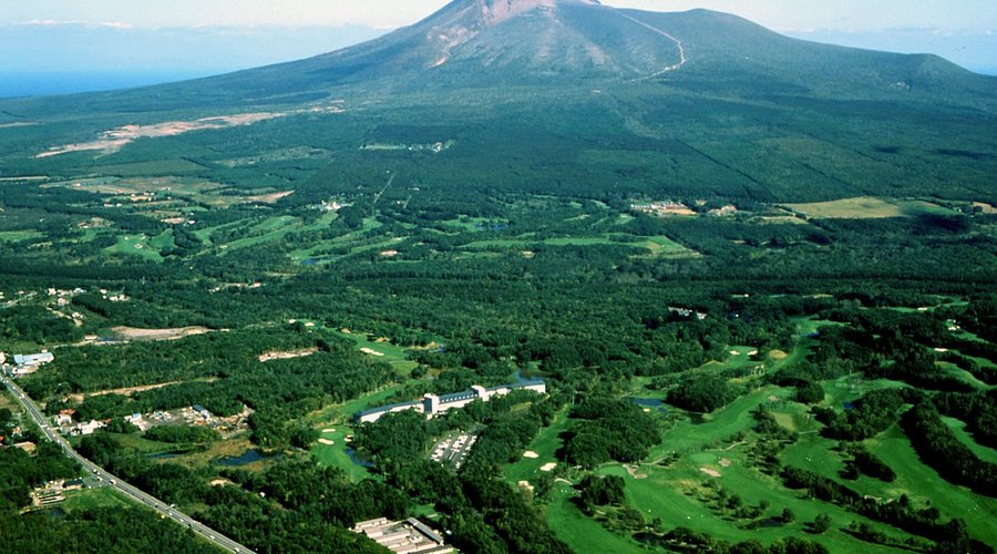 函館大沼/北海道の四季を感じる美しいリゾート。函館大沼リゾート(プリンスホテル、北海道カントリークラブ)は、大沼国定公園を抱くように広がります。