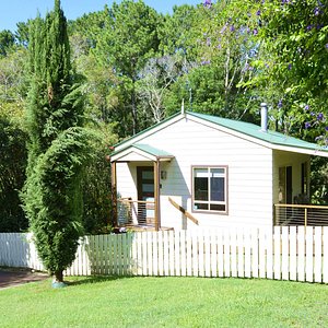 Apple Tree Studio - 1 BRM Cottage for couples. We are pet friendly.