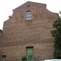 chiesa dalle linee austere