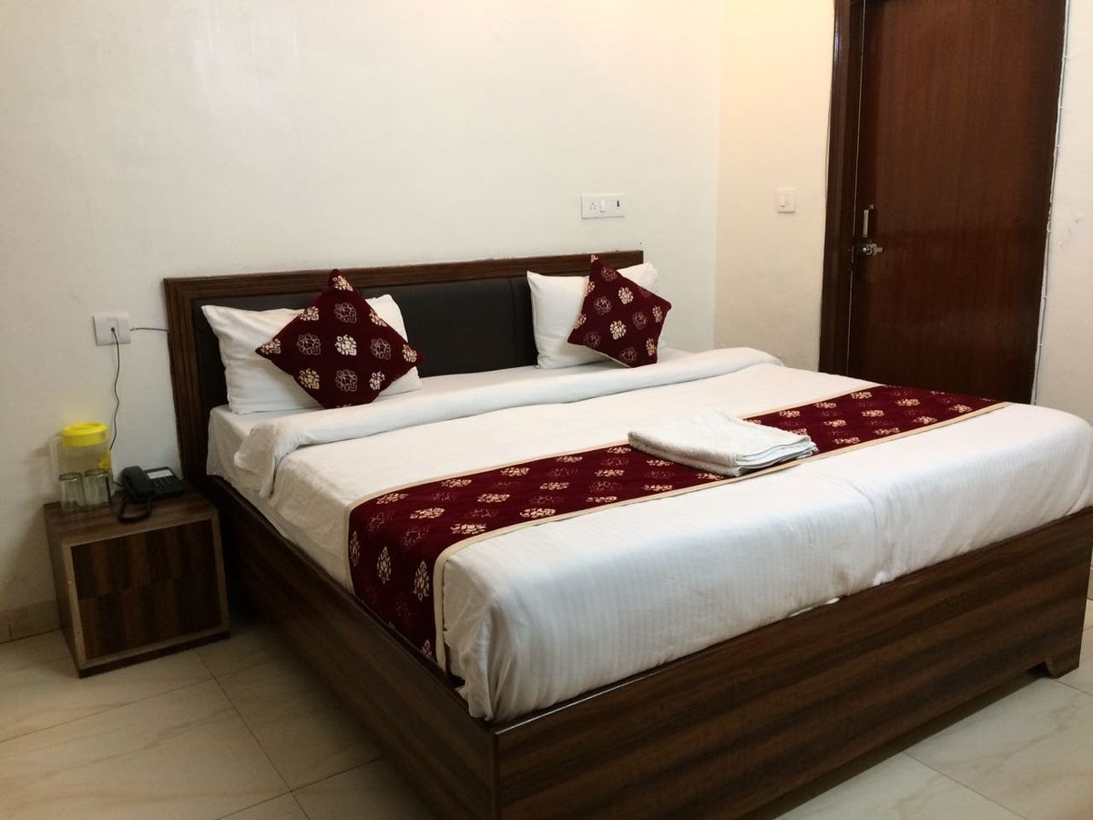 hotel-crown-palace-updated-2022-prices-agra-india