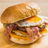 panino uovo e polpetta ,bacon