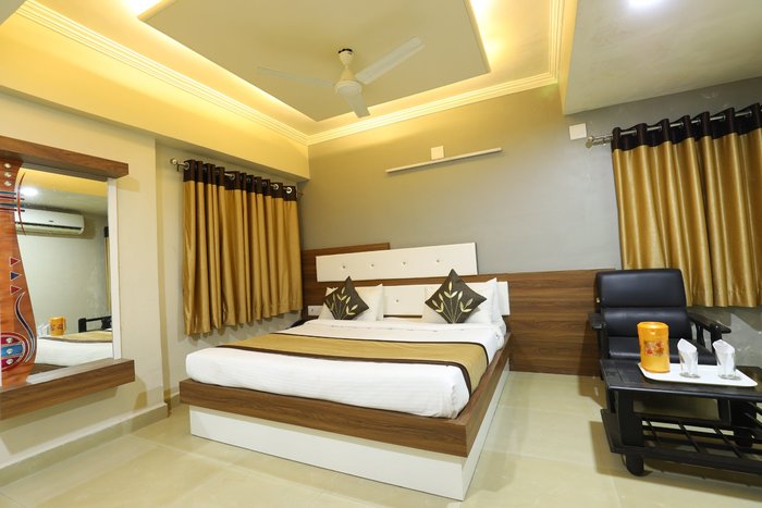 OYO 41929 HOTEL LOYAL RESIDENCY $16 ($̶3̶2̶) - Prices & Reviews ...