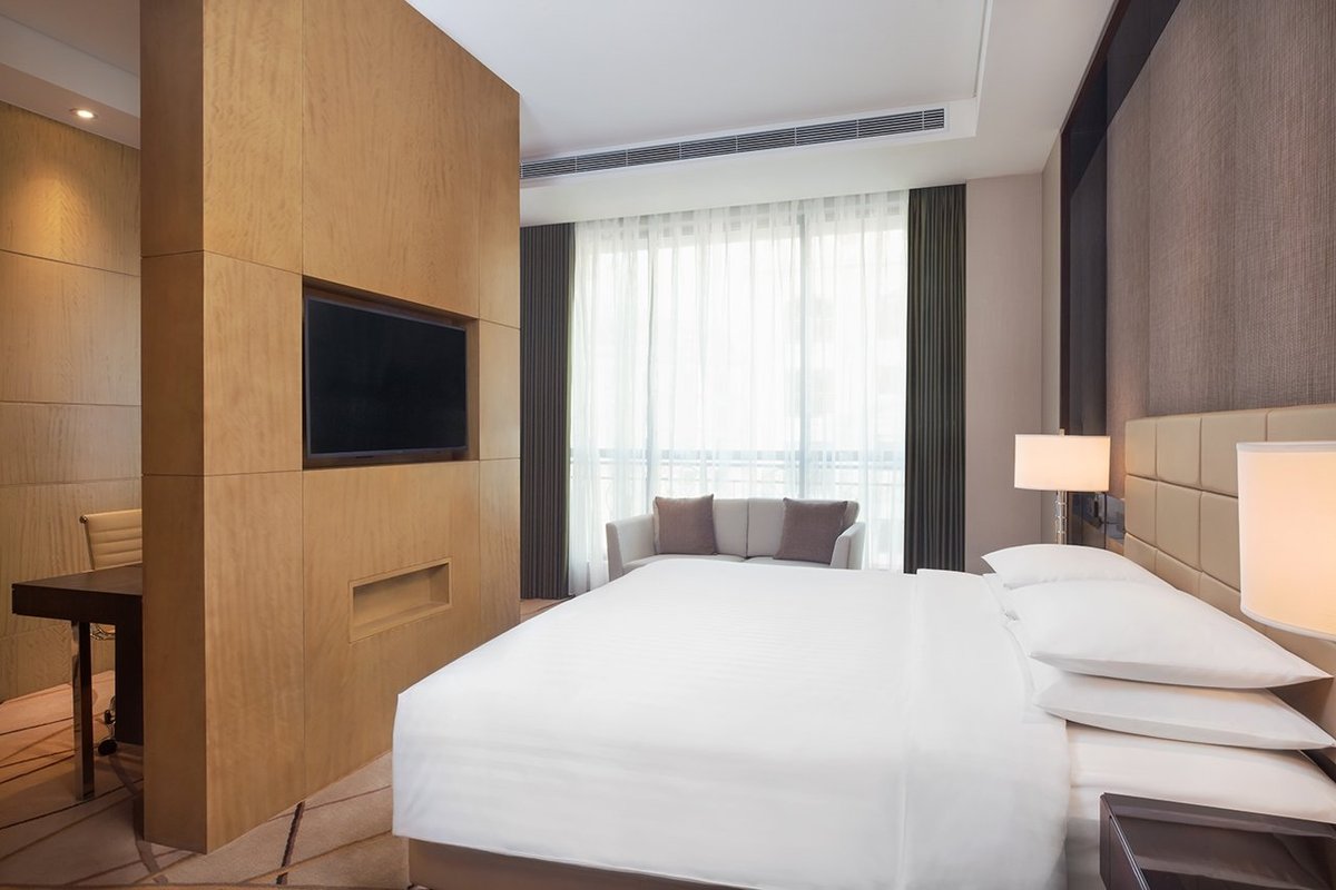 Courtyard by Marriott Shanghai Changfeng Park Rooms: Pictures & Reviews ...