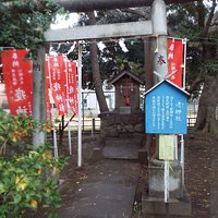 境内には厄神社も。