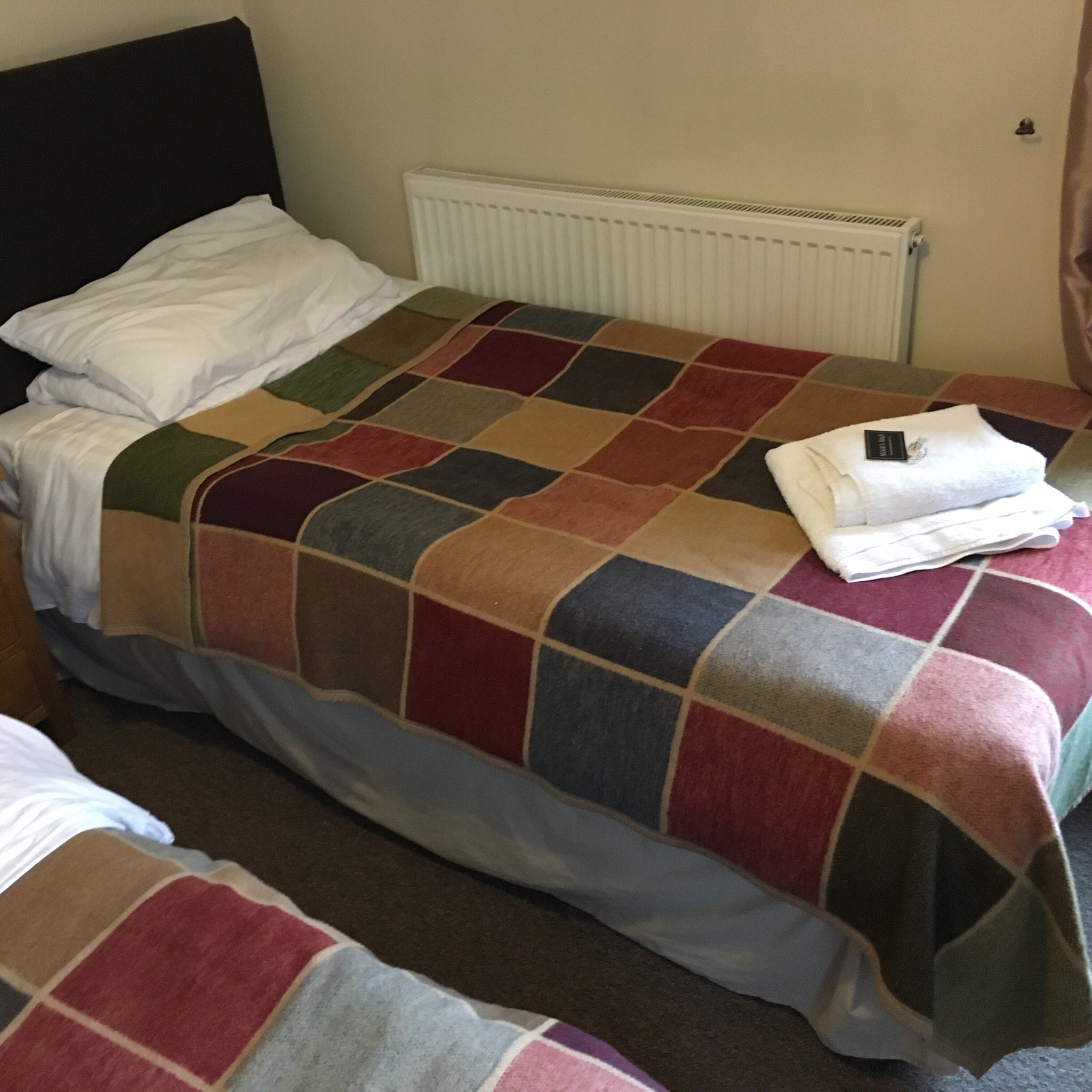 MAIR'S BED & BREAKFAST - Prices & B&B Reviews (Bridgend, Wales)