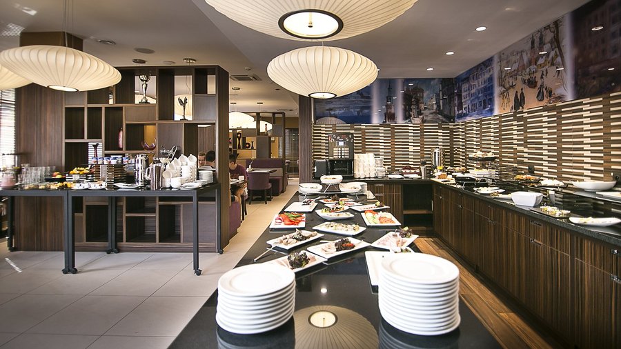 Bufet śniadaniowy / Breakfast buffet