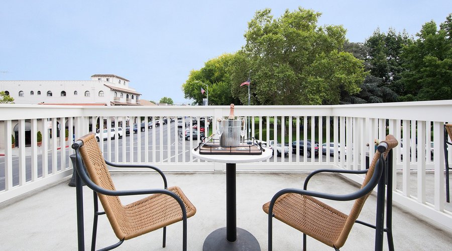Balcony overlooking Sonoma Plaza