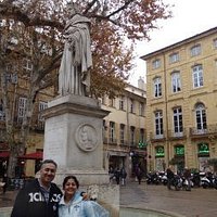 The fountain and statue of King Rene at the far end of Cours Mirabeau !