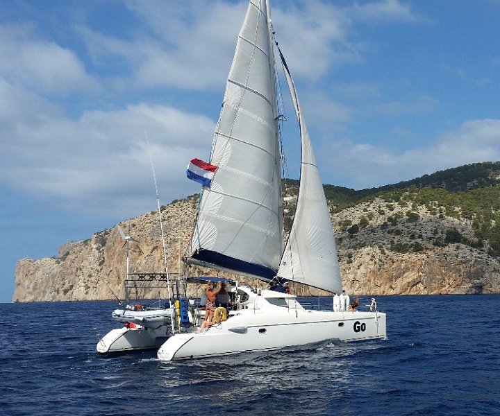 sail go catamaran charter mallorca