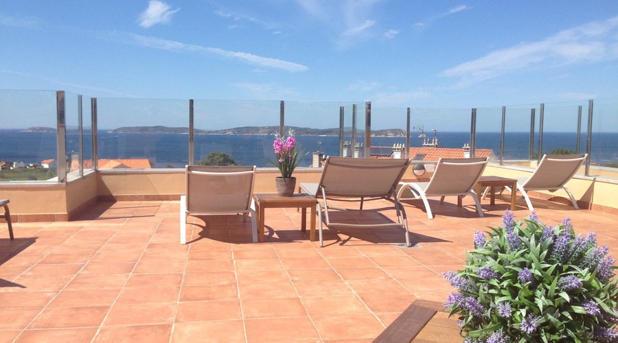 Terraza Solarium con Jacuzzi y Vistas a las Islas Ons