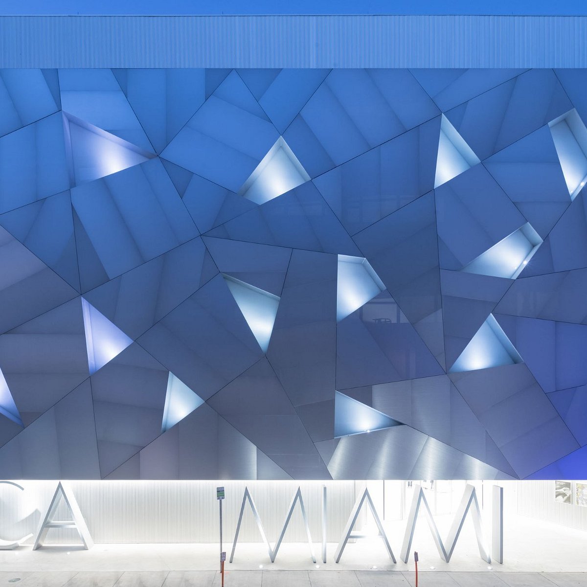 Experience Contemporary Art in Miami - Aventura Mall