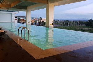 Pool & Beach