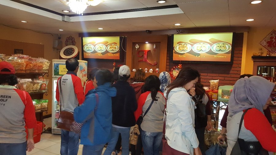 Lagi milih oleh2