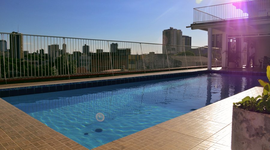 Piscina na cobertura. Aproveite a vista enquanto se refresca em nossa piscina.