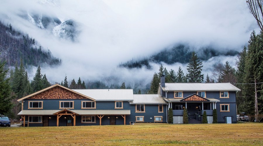 Bella Coola Eagle Lodge Front 