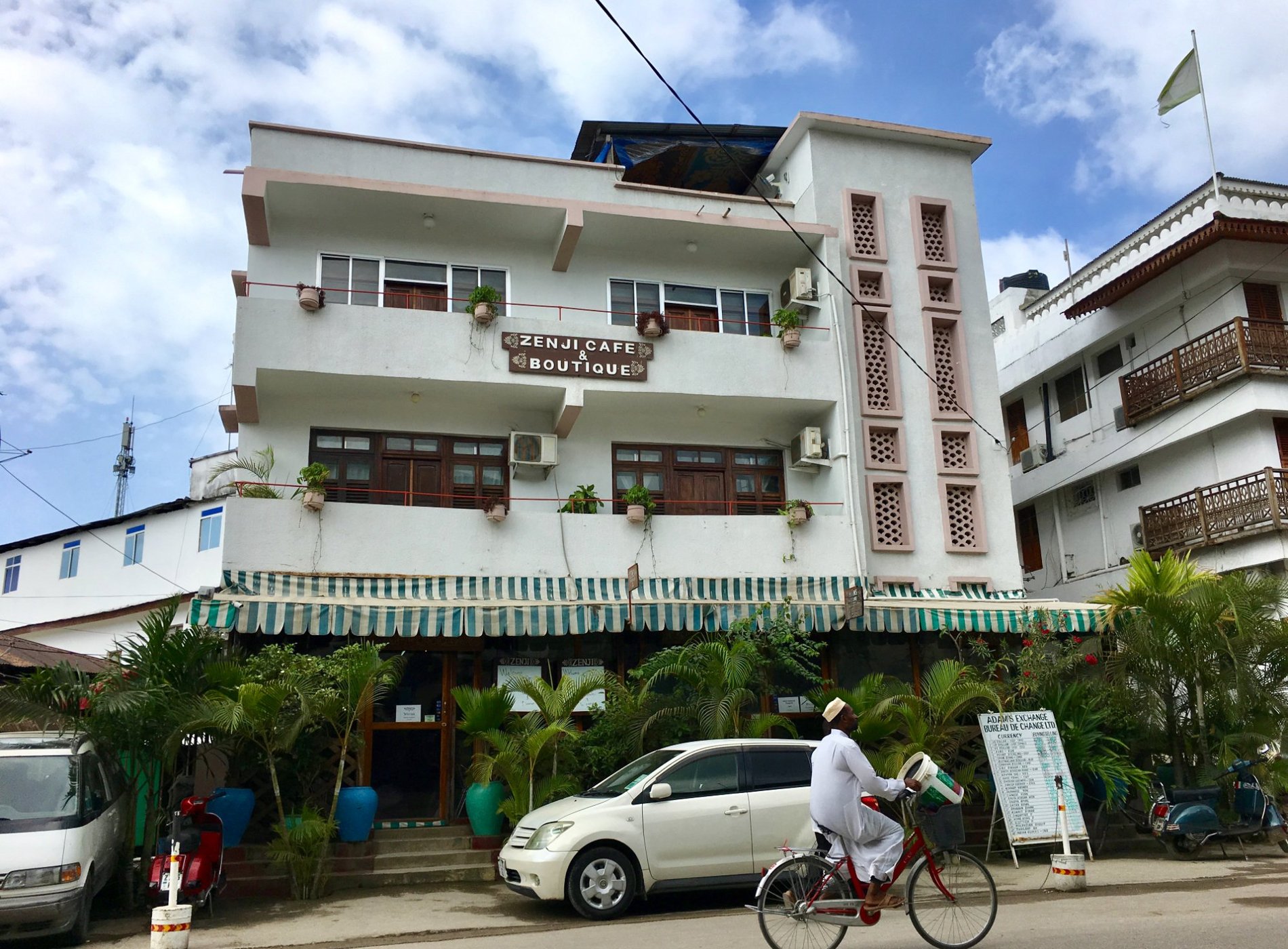 Zenji Hotel by null