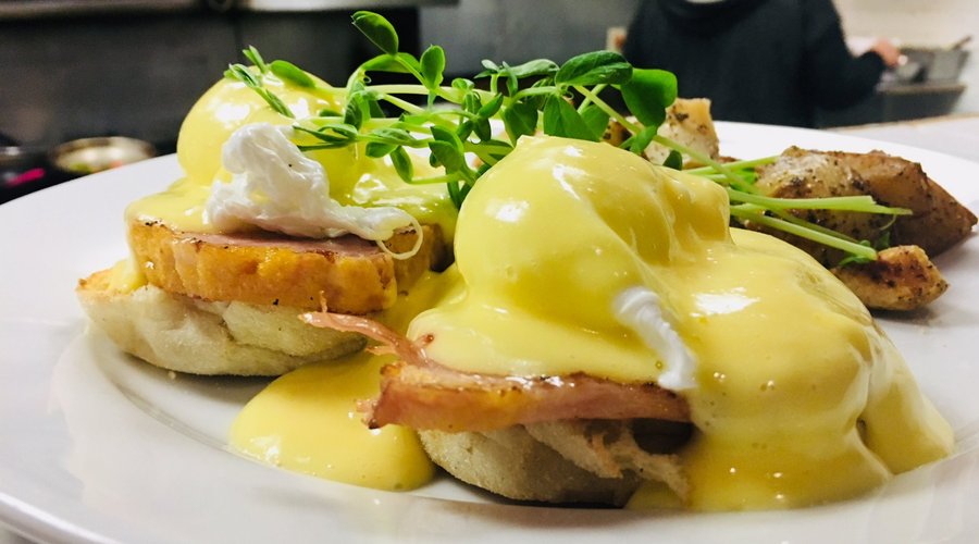 EGGS BENNY!! YUMMY