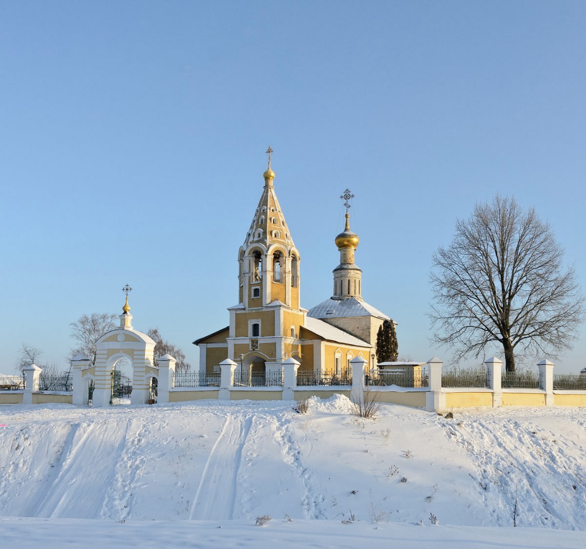 Городня Тверская область Церковь зимой