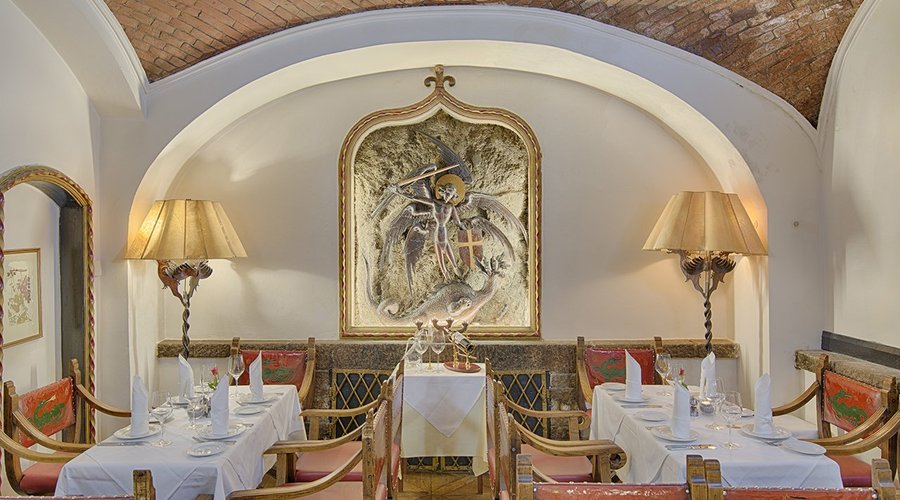 Restaurant Embassy Karlovy Vary - Dračí jeskyně/The Dragon Cave