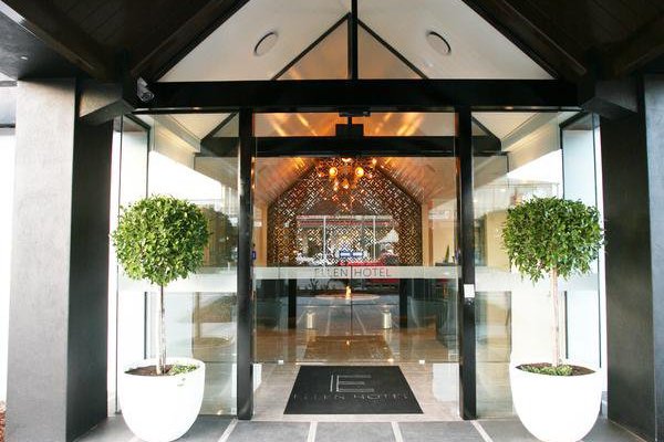 Ellen Hotel Entrance