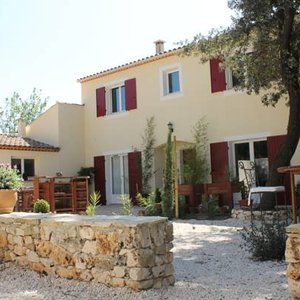 l'entrée et les jardins