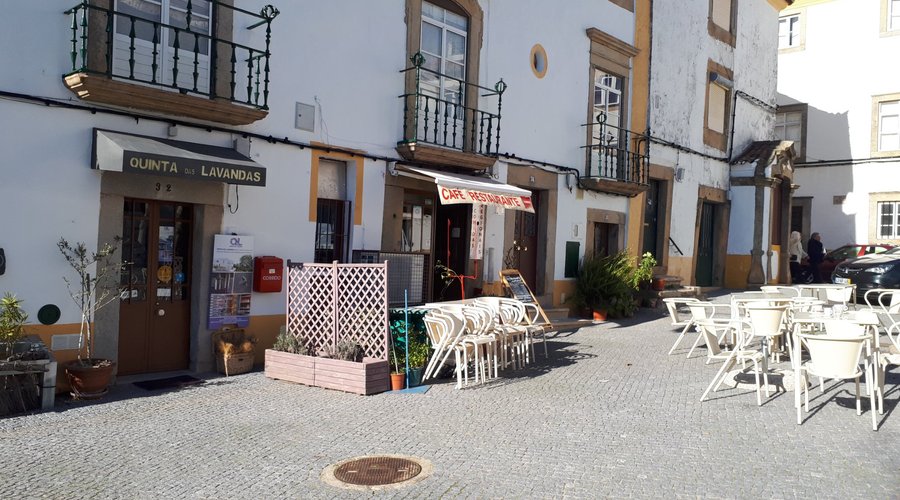 Muy centrico y bien situado en la plaza de la iglesia