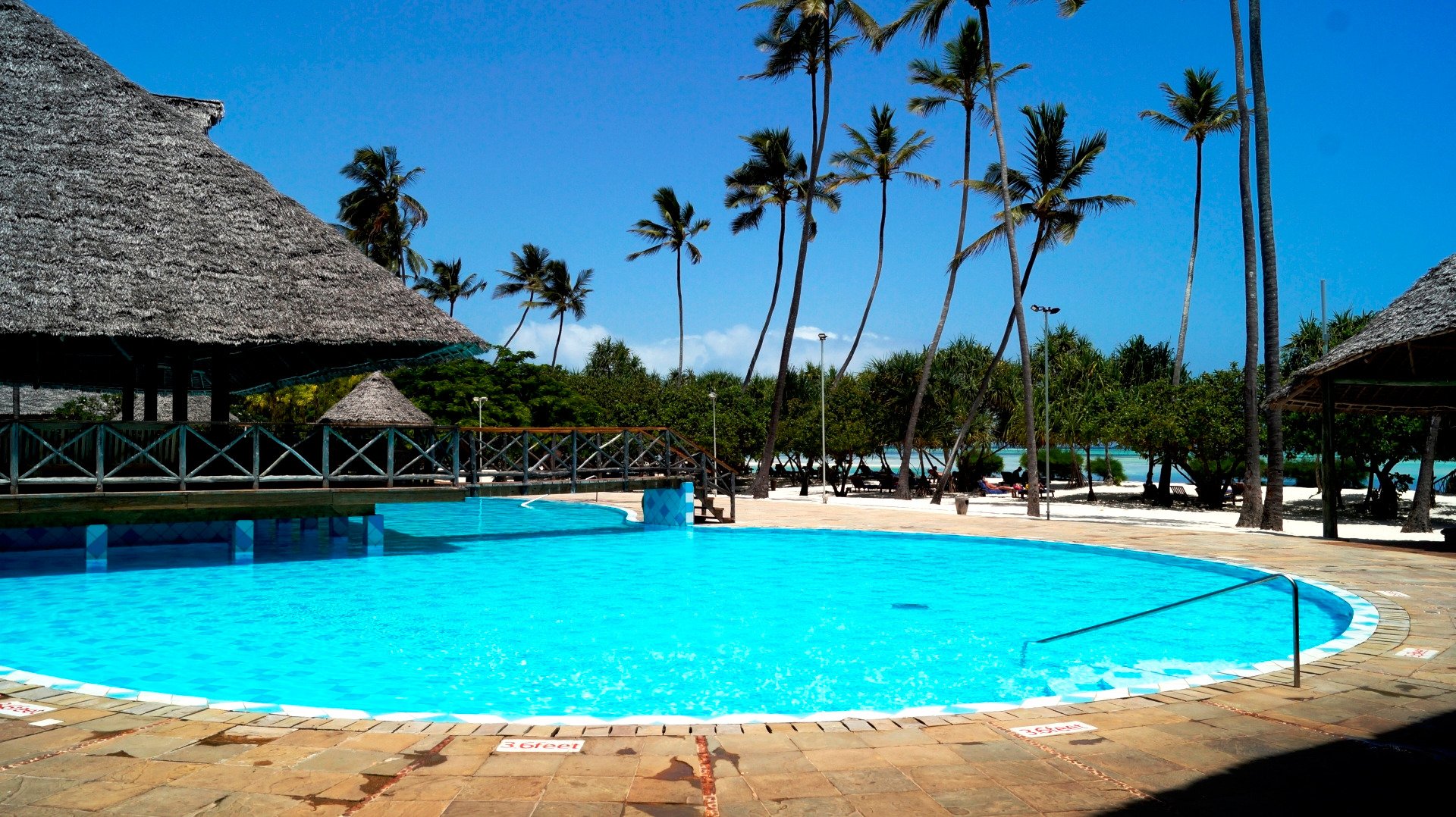 サンディーズ ネプチューン プワニ ビーチ (Neptune Pwani Beach ...