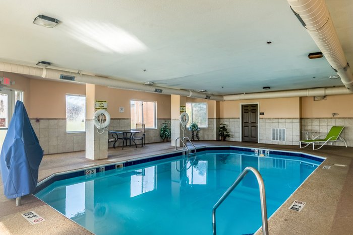 Comfort Inn & Suites Pool: Pictures & Reviews - Tripadvisor