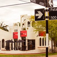 Patagones 495, esquina Juan A. Peña de Mar del Plata. Casa de té con salón para consumo y compra