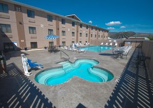 Pool & Beach