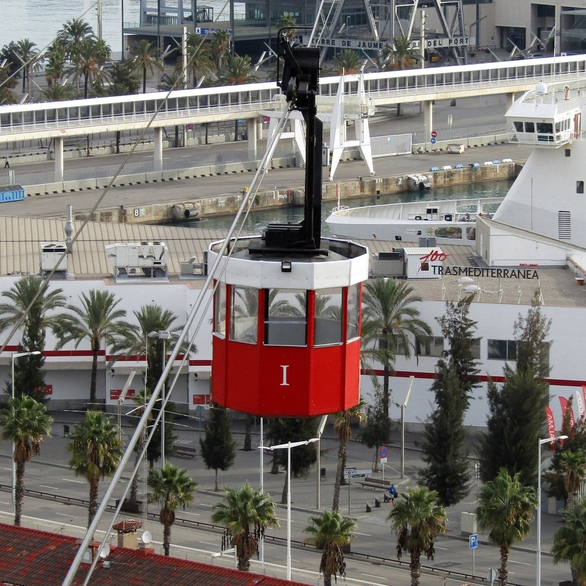 Cabine De Telefone Vermelha No Centro Histórico Em Porto, Portugal