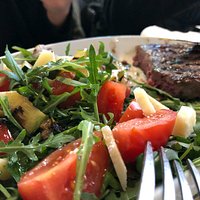 Hamburger Marchigiana con Insalata Mista e Verdure Grigliate - Dettagli