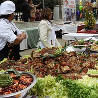 La fête des "pinchos" aux artichauts sur la Placa de la Constitucio, Benicarlo