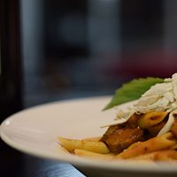 Penne con Melanzane e Salsiccia