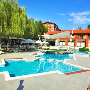 Maxi Outdoor Pools