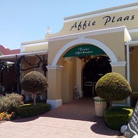 The entrance...or gateway to foodie's paradise!