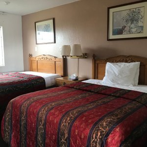 Double QUEEN beds.