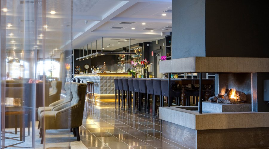 Bar med öppen spis