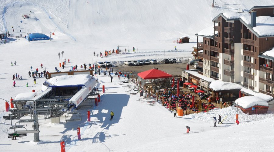 Accessible par les pistes et la route !