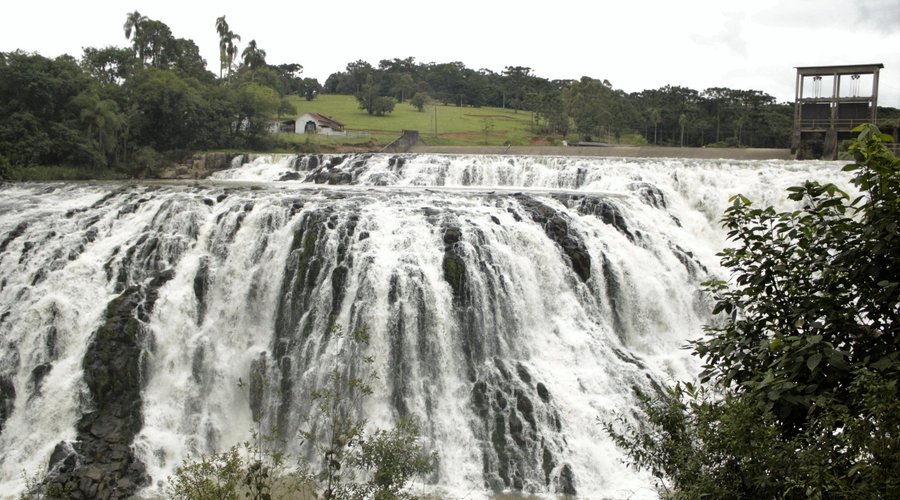 Aproximadamente 100 metros de extensão